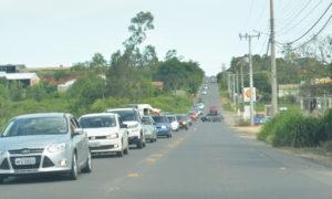 Primeiro dia de 2018 tem fila no retorno da praia