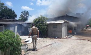 Casa de suspeito de homicídio é incendiada