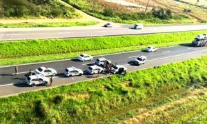 Viaturas de Morro da Fumaça fazem cerco para pegar carro em fuga