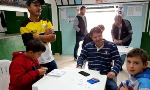 Copa do Mundo: Torcedores trocam figurinhas na sede do Rui Barbosa