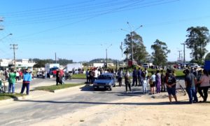 Acesso a Morro da Fumaça é fechado em apoio aos caminhoneiros