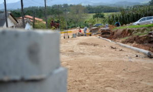 Rua de Mina Fluorita ganha lajotas