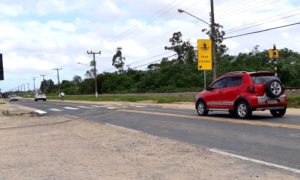 Após acidente com morte, lombada recebe pintura na Genésio Mazon