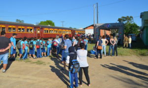 PM de Morro de Fumaça oferece passeio de trem aos alunos do Proerd