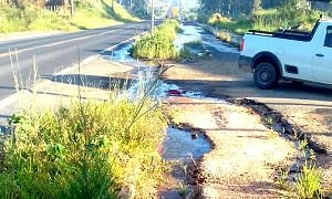 Vazamento no bairro Esplanada pode prejudicar abastecimento em Morro da Fumaça