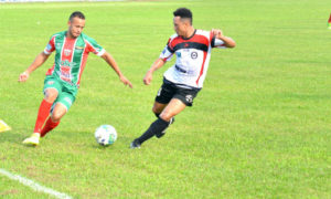 Rui Barbosa esbarra na retranca do Estância e na arbitragem