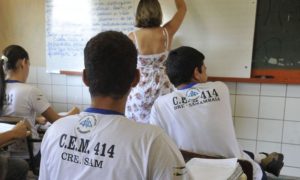 Autorização para trabalho aos domingos e feriados será permanente