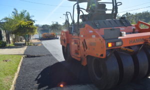 Rua Mansueto Maccari recebe camada asfáltica