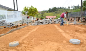 Rua do Bairro Bortolatto ganha pavimentação