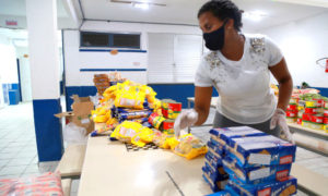 Estado começa a divulgar calendários para retirada do kit de alimentação escolar