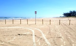 Circulação de veículos na faixa de areia do Balneário Esplanada está proibida