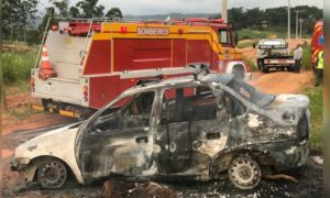 Incêndio em veículo é atendido pelo Corpo de Bombeiros de Morro da Fumaça