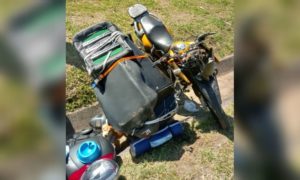 Bombeiros atendem motociclista ferido após saída de pista na BR-101