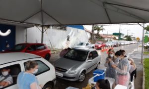 Covid-19: Morro da Fumaça realiza drive-thru para aplicação da segunda dose da vacina