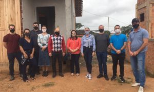 Vereadores e Observatório Social realizam visita técnica nas obras das casas populares