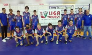 Sub-14 de Morro da Fumaça disputa etapa da Liga de Vôlei