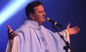 Natal Cermoful apresenta show nacional com padre Ezequiel Dal Pozzo