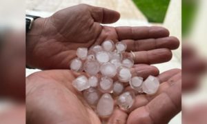 Chuva de granizo atinge Morro da Fumaça (VÍDEO)