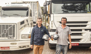 Irmãos que dividem estradas, histórias e o mesmo amor pelos caminhões