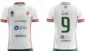 Rui Barbosa entrega kits esportivos aos atletas das escolinhas