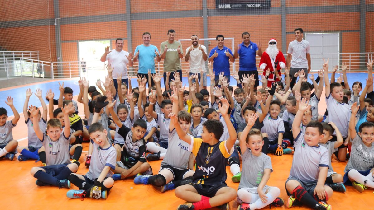 Com a presença de Moisés Vieira, escolinhas de futsal de Morro da Fumaça encerram ano