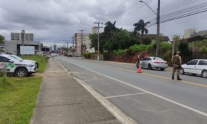 Polícia Militar intensifica abordagens em veículos suspeitos para coibir furtos