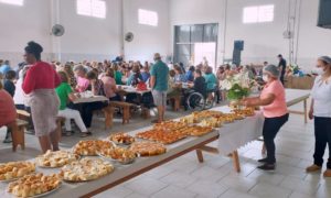 Confraternização marca evento da Associação dos Aposentados de Morro da Fumaça