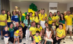 Fumacense em festa com brasileiros no Qatar pelo início da Copa do Mundo