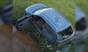 Veículo sai da pista na Rodovia Tranquilo Sartor