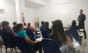 Palestra promovida pela ACIMF aborda a importância do equilíbrio financeiro