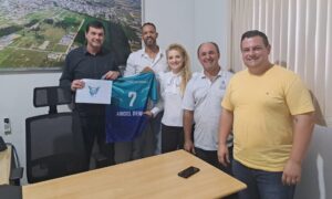 Ex-atleta profissional Angel Dennis é o novo treinador do vôlei masculino de Morro da Fumaça