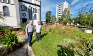 Trabalhos seguem para revitalização da praça da Igreja Matriz São Roque