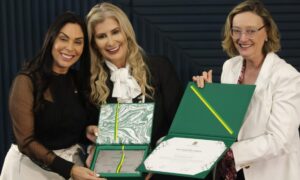 Reitora Luciane Bisognin Ceretta recebe Prêmio Mulheres na Ciência