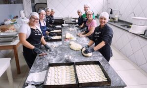 Festeiros iniciam preparação de broas para a Festa de São Roque