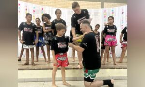 Crianças do Centro de Convivência recebem formação de Muaythai