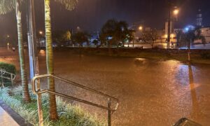 Temporal deixa ruas alagadas em Morro da Fumaça