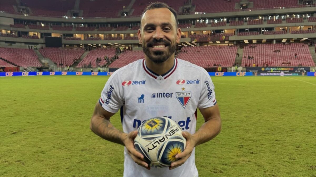 Fumacense Moisés Vieira marca hat-trick e leva Fortaleza à final da Copa do Nordeste