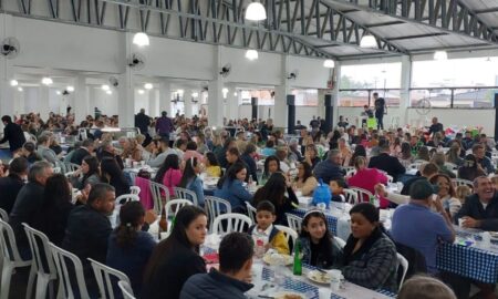 Festeiros comemoram sucesso do almoço típico italiano da Maggiofest