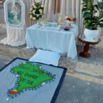 Voluntários confeccionam tapetes para o Corpus Christi em Morro da Fumaça (Fotos)