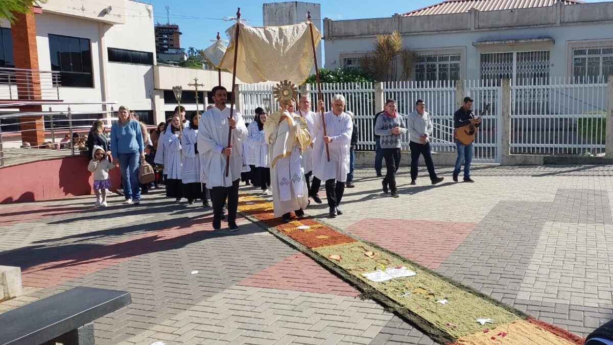 Celebração de Corpus Christi é marcada pela devoção e fé em Morro da Fumaça (Fotos)