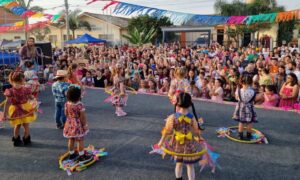 Escolas comemoram sucesso do início das festas juninas