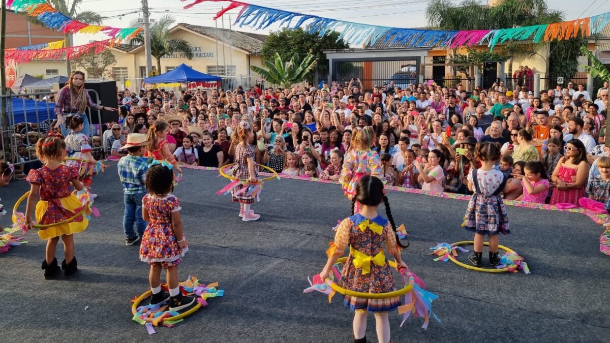 Escolas comemoram sucesso do início das festas juninas