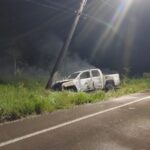 Veículo bate em poste e pega fogo na estrada para o Balneário Esplanada