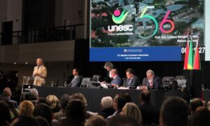 Reitora da Unesc apresenta os impactos de uma Universidade Comunitária em sessão da Alesc