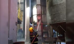 Princípio de incêndio em silo de arroz mobiliza Corpo de Bombeiros
