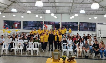 Casais participam de “Encontro de Namorados”