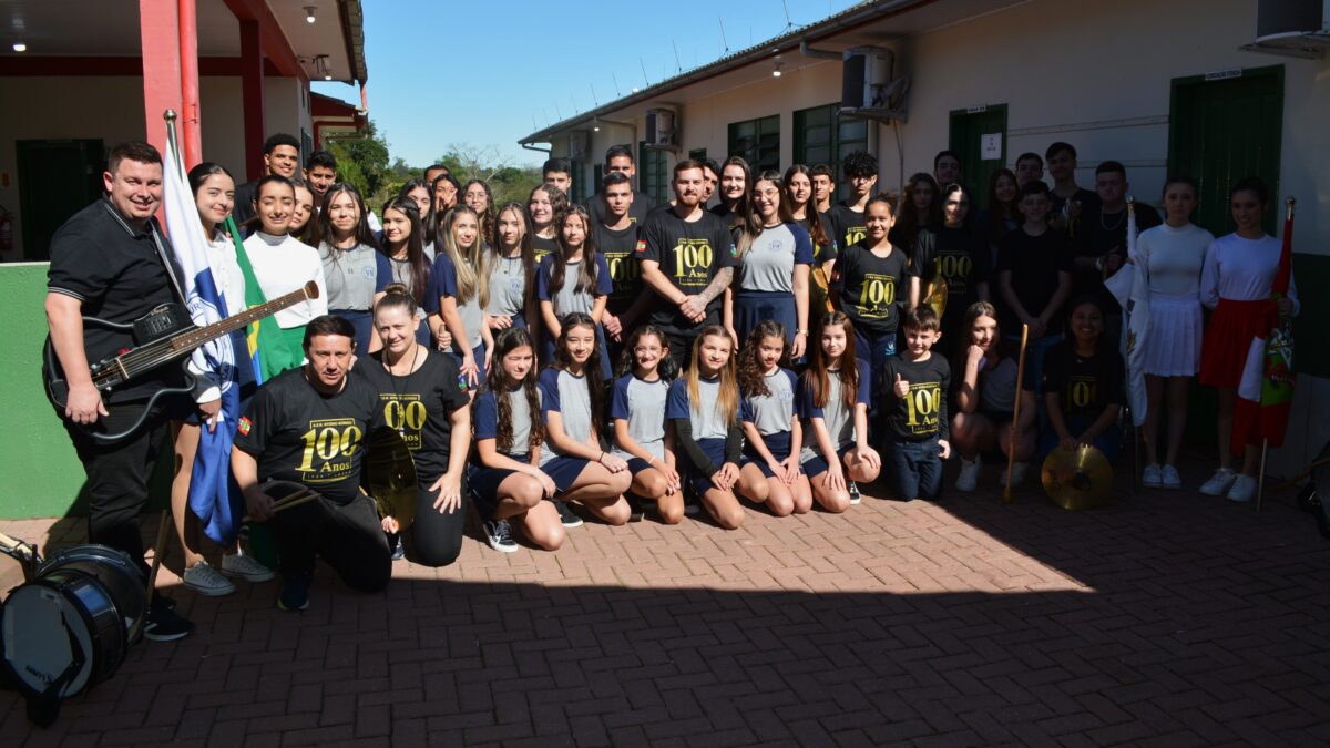 Escola Vitório Búrigo celebra centenário de fundação