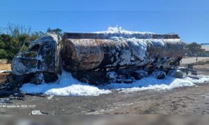 Caminhão que pegou fogo na BR-101 transportava combustível para Morro da Fumaça