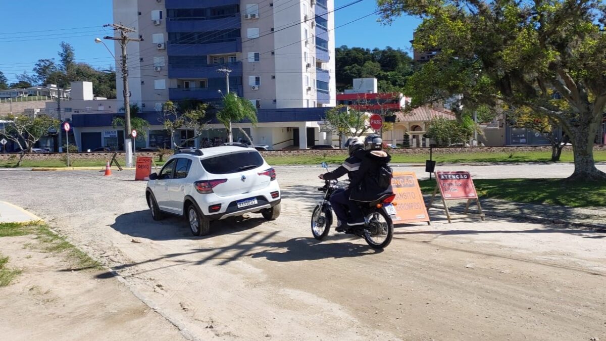 Trânsito interrompido próximo ao Ginásio de Esportes Jorge Silva