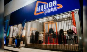 Loja Liquida Jeans completa um ano de atendimento em Morro da Fumaça